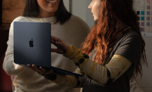 Person using Apple MacBook Pro.