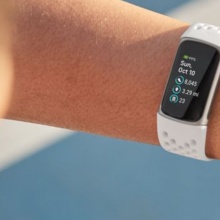 Woman wearing fitbit charge 5 on her wrist 